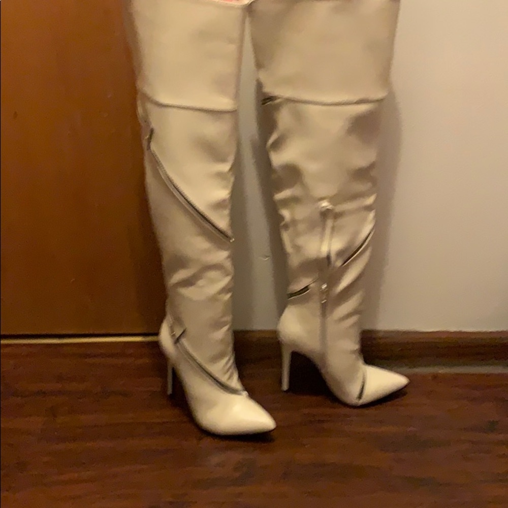White Wraparound Zipper Boots